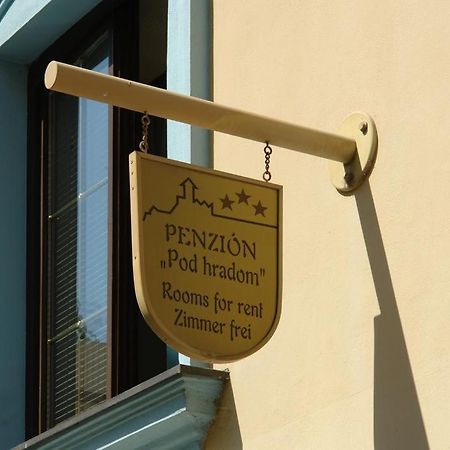 Penzion Pod Hradom เตร็นชีน ภายนอก รูปภาพ