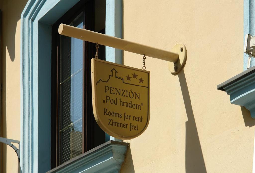Penzion Pod Hradom เตร็นชีน ภายนอก รูปภาพ